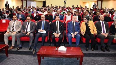 وزير الشباب يشهد جلسة حوارية لمبادرة شارك الكلمة كلمتك
