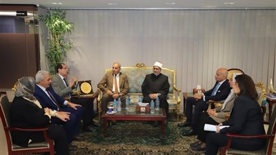 قيادات جامعة الأزهر يهنئون د. زين العابدين برئاسة جامعة عين شمس