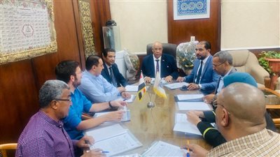 رئيس جامعة الأقصر يعقد اجتماعى مجلس الدراسات العليا