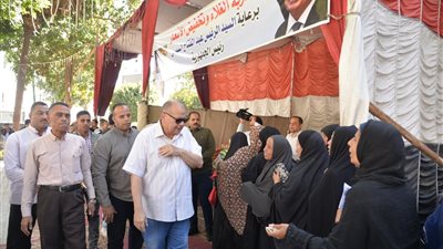 محافظ أسيوط يواصل جولاته الميدانية لتفقد منافذ السلع