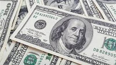 الدولار يتكبد خسائر مع وصول أسعار الفائدة الأمريكية إلى ذروتها