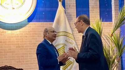 رئيس النيابة الإدارية يزور جناح وزارة العدل بمعرض ICT