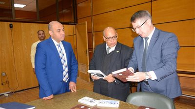 مدير المراكزالثقافية والعلمية الروسية بمصر يزورمركز جامعة أسيوط