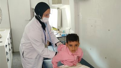 الكشف على 1981 مريضاً فى قافلة علاجية في قرية ميت العز مركز ميت غمر