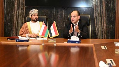 وزير التجارة يبحث مع نظيره العماني تعزيز التعاون الاقتصادي