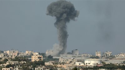 القاهرة الإخبارية: طائرات الاحتلال تستهدف مستشفى جنوب غزة