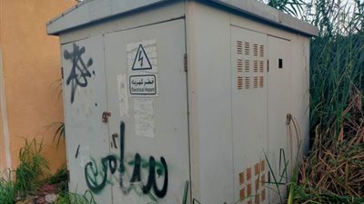 شفط مياه صرف بجوار محول كهرباء الرياح بالإسماعيلية