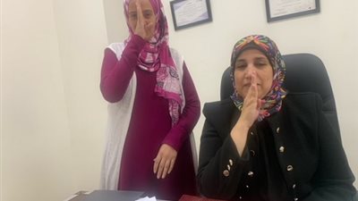موظفة تجيد لغة الاشارة لخدمة ذوى الهمم بتموين الاسماعيلية