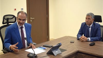 نائب وزير الإسكان يتابع موقف تنفيذ محطة تنقية مياه شرب بالعاشر من رمضان
