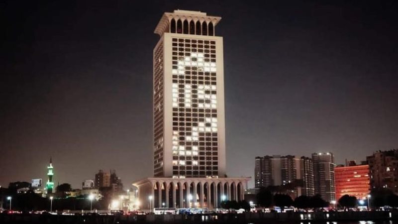 الخارجية تضئ مبناها