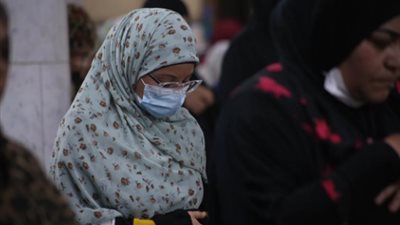 ضوابط للمرأة اثناء الصلاة في الأماكن العامة