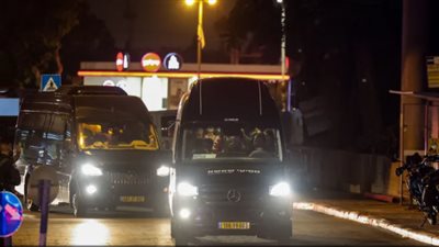 القاهرة الإخبارية: بدء إجراءات تبادل الأسرى والمحتجزين بين حماس وإسرائيل وتتضمن 13 إسرائيليا و3 تايلانديين وشخصا روسيا