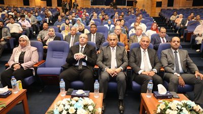 وزيرالقوى العامله يشهد ندوة السلامة والصحة المهنية بجامعة النهضة