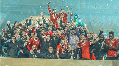 مباراة القرن.. الأهلى يحتفل باللقب التاسع بدورى الأبطال أمام الزمالك
