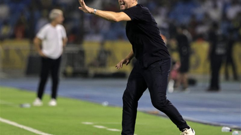 ستيفن جيرار مدرب
