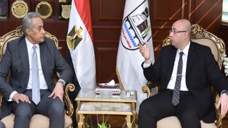 وزير العمل ومحافظ