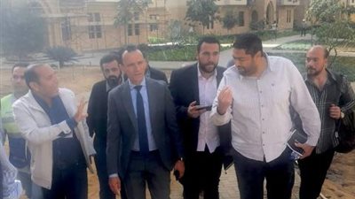مساعد وزير الإسكان يتفقد سير العمل بمشروع منطقة سور مجرى العيون