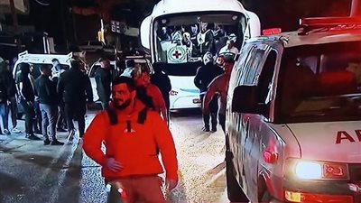 الاحتلال الإسرائيلي يفرج عن 30 مُعتقلًا فلسطينيًا