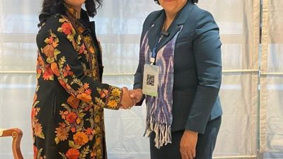 مايا مرسى و رئيسة لجنة المرأة في اوزباكستان تبحثان سبل التعاون