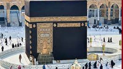 النظر إلى الكعبة عبادة فما حكمه اثناء الصلاة