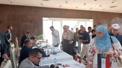 فيديو ..إقبال حاشد من المصريين بالخارج على لجان الاقتراع في عمان