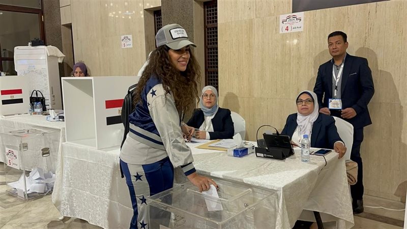 الفنانة آيتن عامر
