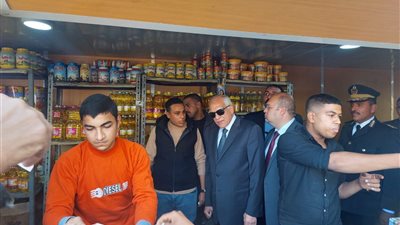 محافظ الجيزة يتفقد المنافذ السلعية بمركز أبو النمرس