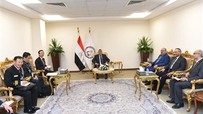 وزير الإنتاج الحربي يستقبل نائب وزير برنامج إدارة المشتريات الدفاعية بكوريا الجنوبية