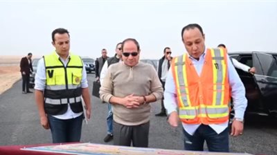 السيسي يتفقدالأعمال الإنشائيةلتطويرعدد من الطرق والمحاور بالقاهرة