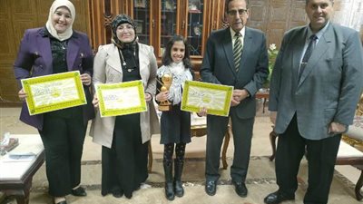 محافظ شمال سيناء يكرم الفائزة بمسابقة جائزة الدولة للمبدع الصغير