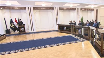 الموقع الرئاسي ينشر فيديو لزيارة الرئيس مقر اختبارات كشف الهيئة للطلبة المتقدمين لكلية الشرطة
