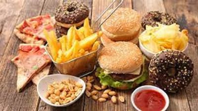 4 أطعمة ضارة بالدماغ .. تعرف عليها