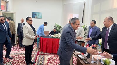 خالد عباس يتفقد لجنة الانتخابات الرئاسية بمقر جهاز العاصمة