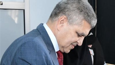 الفريق أسامة ربيع يدلي بصوتة في الاسماعيلية