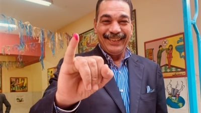 مساعد اول وزير الداخلية يدلى بصوتة لاول مرة بالاسماعيلية