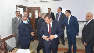 رئيس مجلس الدولة يدلى بصوته فى الانتخابات الرئاسية بلجنة السعيدية الثانوية بالجيزة