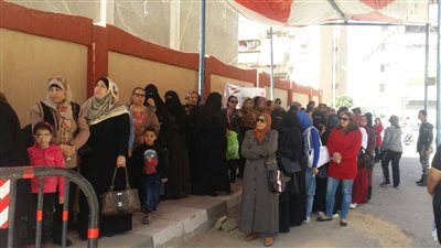 توافد المواطنين على اللجان الانتخابية بالمحافظات لليوم الثاني