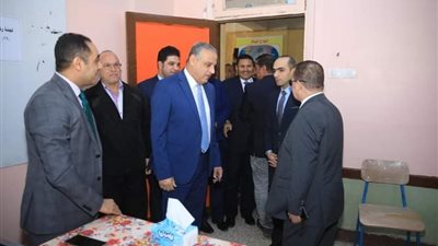 محافظ سوهاج يتابع سير العملية الانتخابية في لجان طهطا