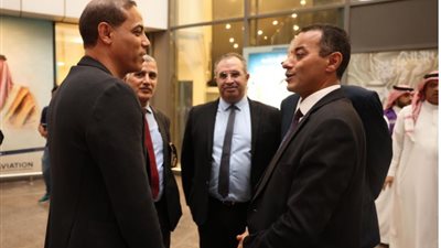 وفد القنصلية المصرية يستقبل بعثة الأهلي في مطار الملك عبد العزيز