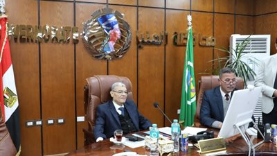 انعقاد اجتماع غرفة العمليات المركزية بمشاركة محافظ المنيا