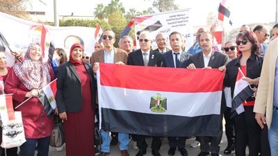 مدير تعليم القاهرة يقود مسيرات فى حب مصر بالنزهة ومصر الجديدة